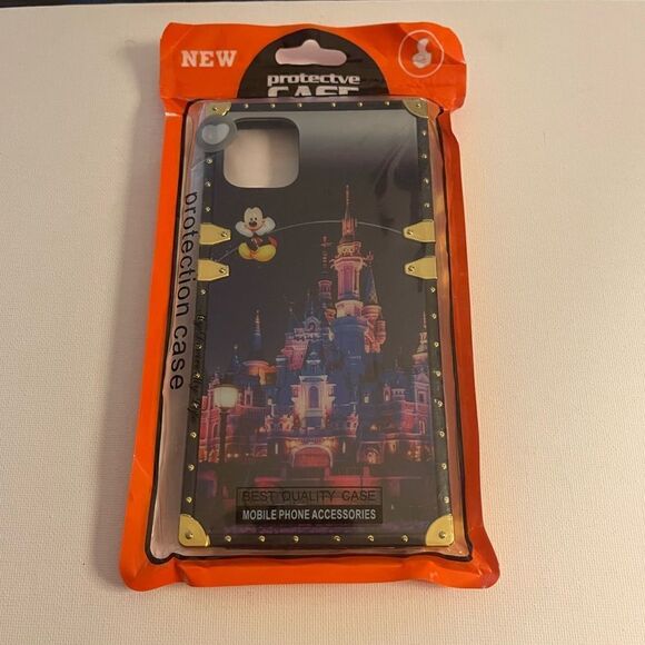 Disney Castle at Night IPhone 11 Pro Max Case NWT - Picture 7 of 7